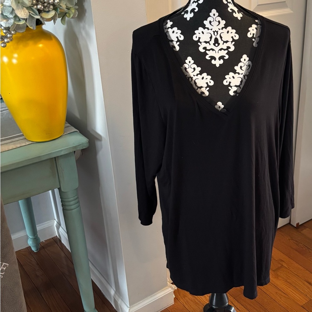 TAHARI Women’s Pullover Top Sz 2X  Black Stretch Screen V-Neck 3/4 Sleeves